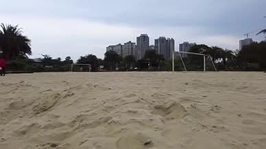 沙滩公园细沙球网球门绿植实拍视频视频的预览图